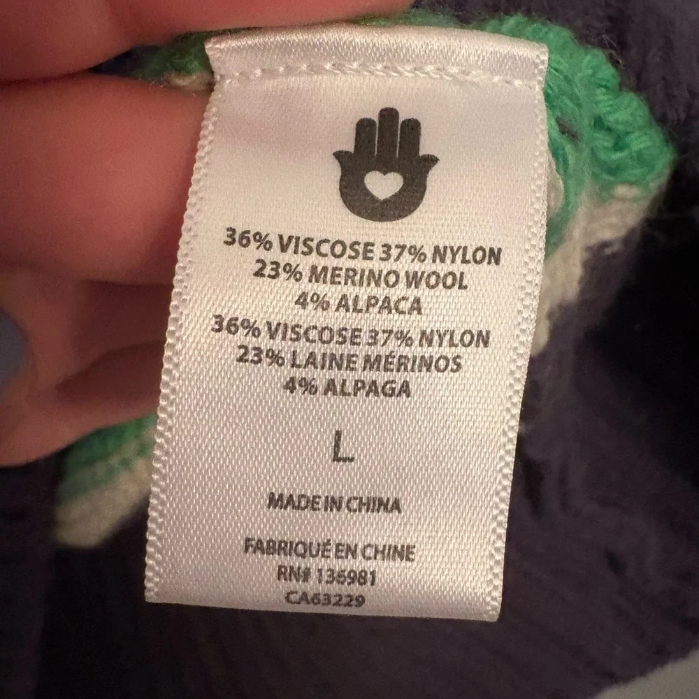 Spiritual Gangster V-Neck Sweater in Navy and Green - Picture 4 of 6